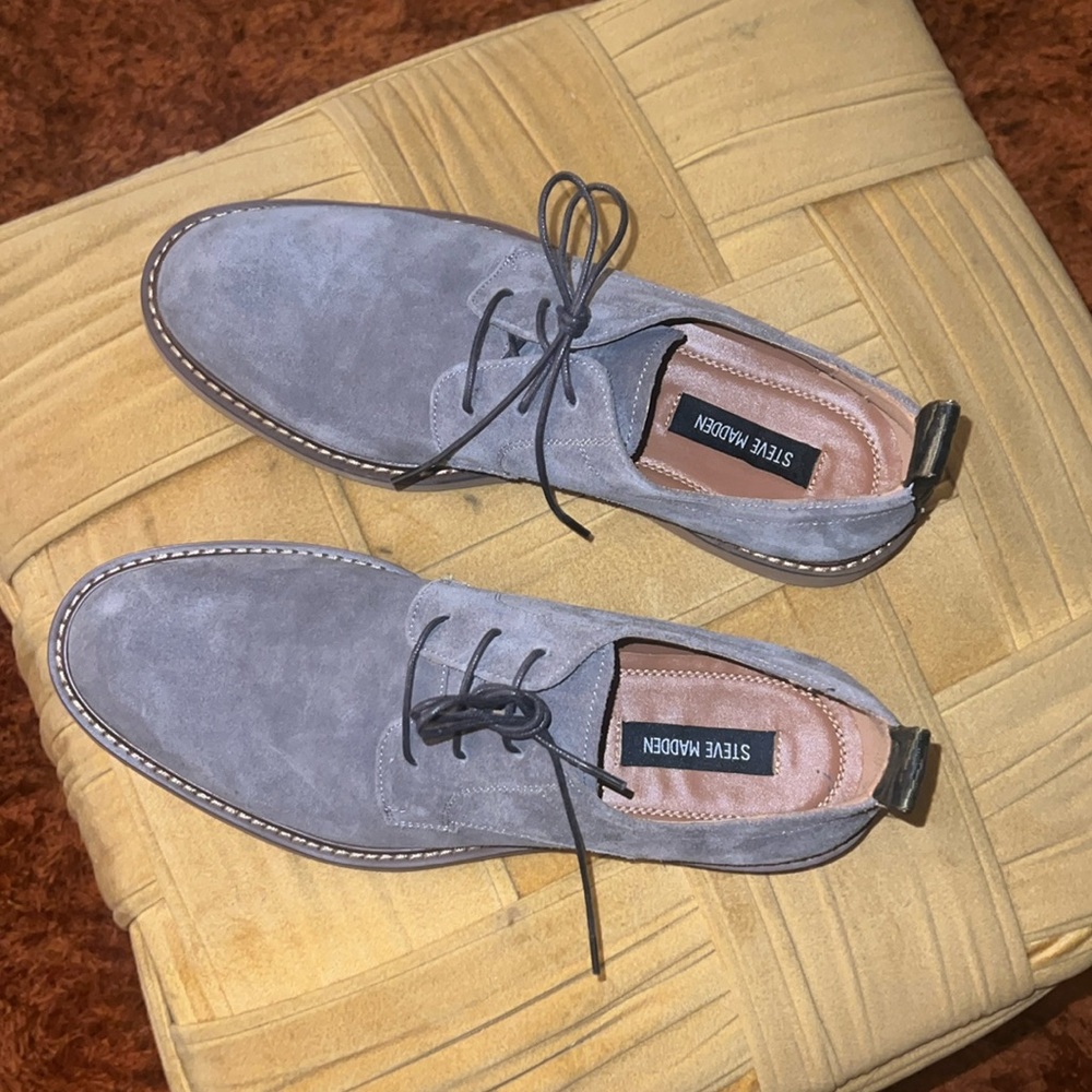 Men’s Gray suede Steve Madden Oxford shoes for sale! Size 11.5.
